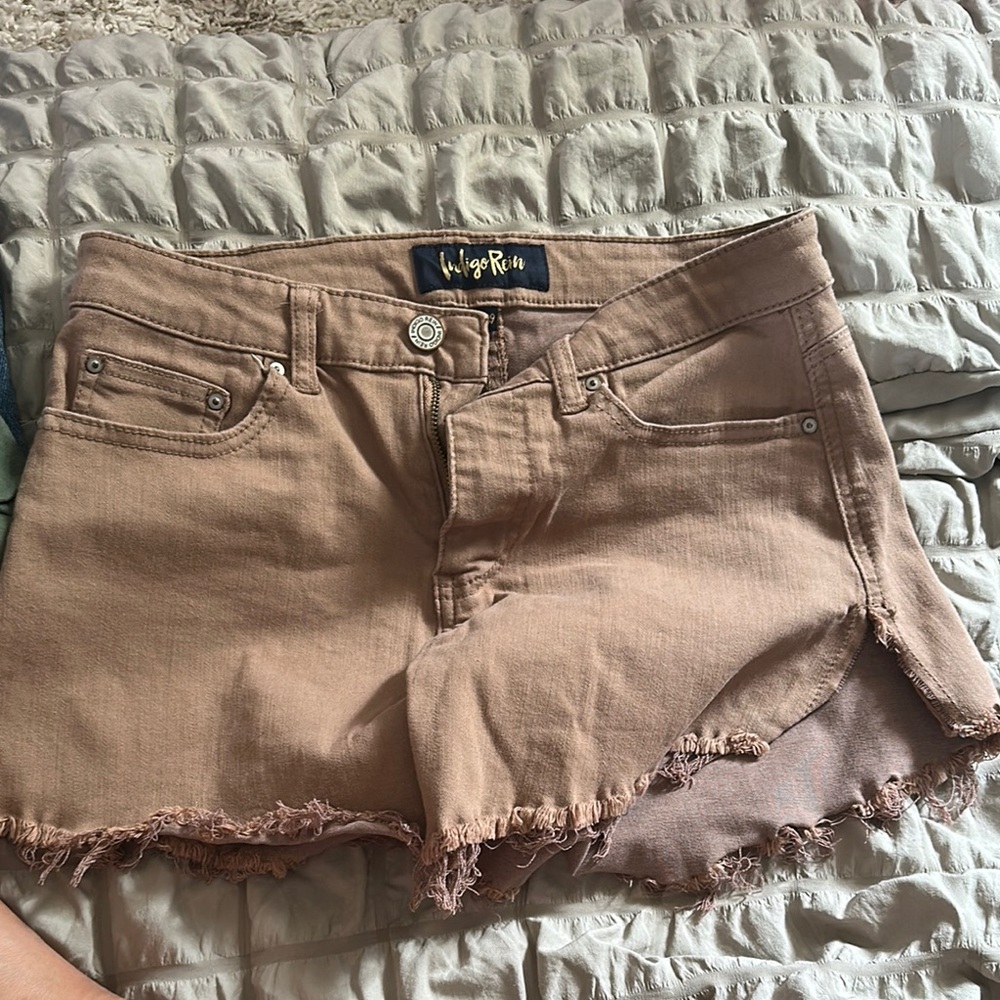 Indigo Rein Women's Tan Frayed Hem Shorts